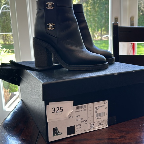 CHANEL short boots - Picture 2 of 9